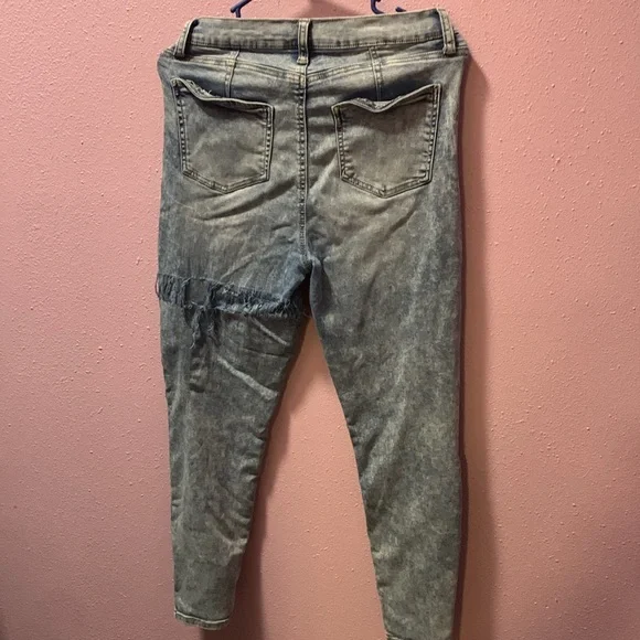 high waisted white washed distressed jeans - Picture 4 of 4